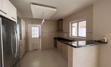 VENTA DE CASA EN QUINTAS DE VERSALLES, VERSALLES