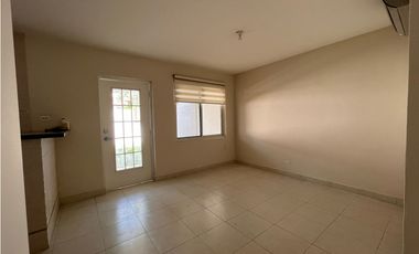 VENTA DE CASA EN QUINTAS DE VERSALLES, VERSALLES
