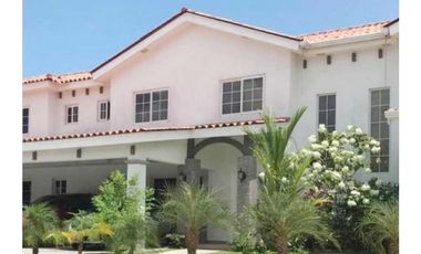 VENTA DE CASA EN QUINTAS DE VERSALLES, VERSALLES