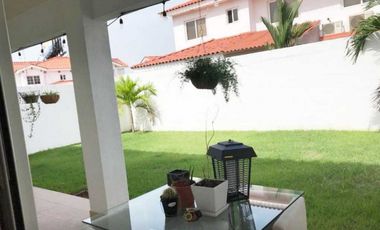 VENTA DE CASA EN QUINTAS DE VERSALLES, VERSALLES
