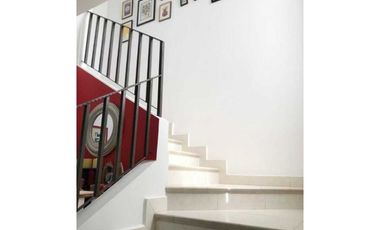 VENTA DE CASA EN QUINTAS DE VERSALLES, VERSALLES