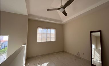 VENTA DE CASA EN QUINTAS DE VERSALLES, VERSALLES