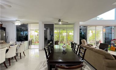 ESPECTACULAR CASA EN VENTA- COSTA SUR- $520,000