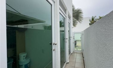 ESPECTACULAR CASA EN VENTA- COSTA SUR- $520,000