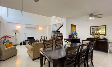 ESPECTACULAR CASA EN VENTA- COSTA SUR- $520,000