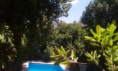 Hermosa Casa con cochera, Jardin, Pileta