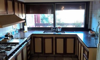 Hermosa Casa con cochera, Jardin, Pileta