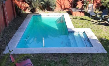 Hermosa Casa con cochera, Jardin, Pileta