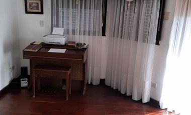 Hermosa Casa con cochera, Jardin, Pileta