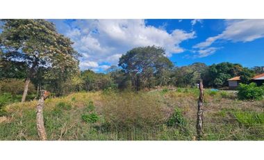 VENDO 1378 METROS  SOBRE VIA PRINCIPAL