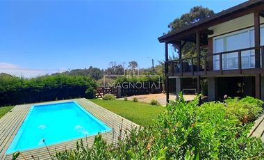 Casa en venta de 7 dorm. en Los Vilos