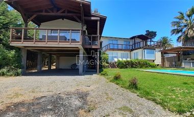 Casa en venta de 7 dorm. en Los Vilos