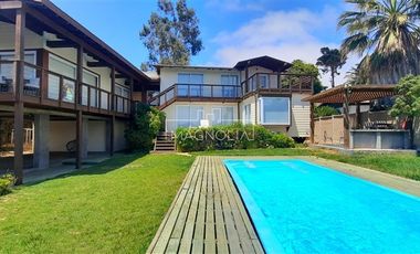 Casa en venta de 7 dorm. en Los Vilos