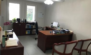 Venta Casa Amplia Zona Comercial  Duplex 2 Plantas Patio  500 Mts