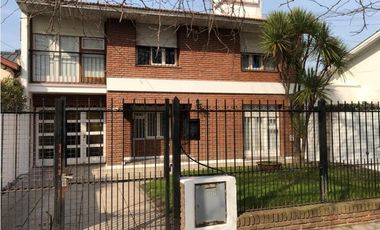 ---EN VENTA EXCELENTE  CASA 4 AMB EN DOS PLANTA VILLA PRIMERA--