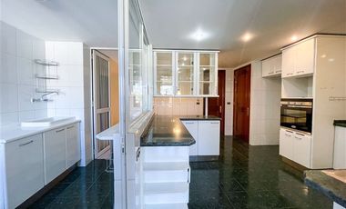 Departamento en venta de 5 dorm. en Las Condes
