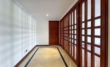 Departamento en venta de 5 dorm. en Las Condes