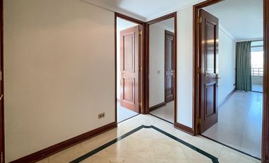 Departamento en venta de 5 dorm. en Las Condes