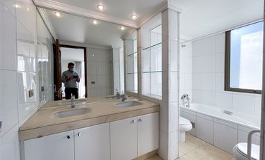 Departamento en venta de 5 dorm. en Las Condes