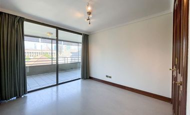 Departamento en venta de 5 dorm. en Las Condes