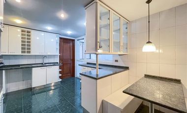Departamento en venta de 5 dorm. en Las Condes