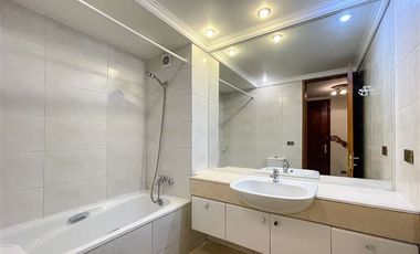 Departamento en venta de 5 dorm. en Las Condes