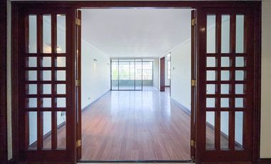 Departamento en venta de 5 dorm. en Las Condes