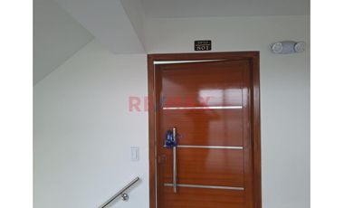 En Alquiler: Moderno Depa De 2 Dormitorios Con Ascensor En Campoy