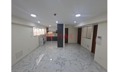 En Alquiler: Moderno Depa De 2 Dormitorios Con Ascensor En Campoy