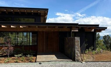 Exclusiva casa 4D 4B vista al lago y volcán