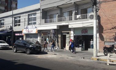 LOCALES COMERCIALES FRENTE A LA ESTACION CASEROS A ESTRENAR  CON RENTA INMEDIATA