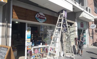 LOCALES COMERCIALES FRENTE A LA ESTACION CASEROS A ESTRENAR  CON RENTA INMEDIATA