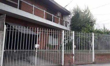 PERMUTA - CHALET DE 4 AMBIENTES EN VENTA - MORON NORTE