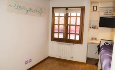 DUPLEX DE 4 AMBIENTES CON GARAGE DOBLE. Duplex en Venta.