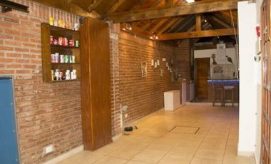DUPLEX DE 4 AMBIENTES CON GARAGE DOBLE. Duplex en Venta.
