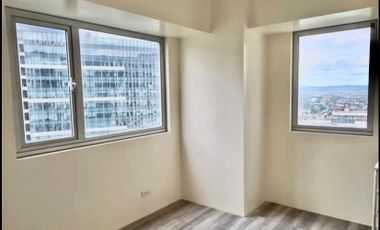 FOR SALE Semi Furnished 2BR unit in Avida Towers 34th