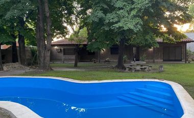 CASA QUINTA EN BARRIO CORIMAYO, BURZACO.