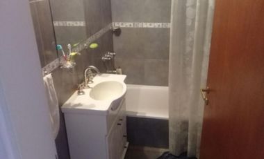 Dpto de 2 ambientes a media cuadra de Perón