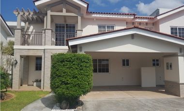 Sea Confiable vende casa en La Reserva de Versalles modelo Toledo
