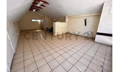 CASA COMERCIAL EN VENTA FRENTE PLAZA MULCHÉN