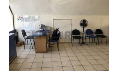 CASA COMERCIAL EN VENTA FRENTE PLAZA MULCHÉN