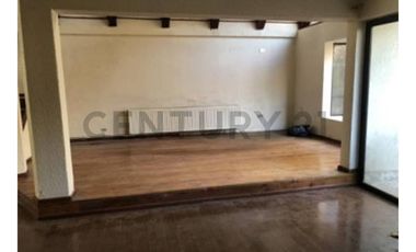 CASA COMERCIAL EN VENTA FRENTE PLAZA MULCHÉN