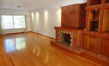 Acassuso vías a Av. Libertador chalet  de excelentes terminaciones como a estrenar
