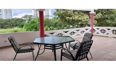 Se Vende amplia residencia a 50 metros de distancia de Playa Coronado