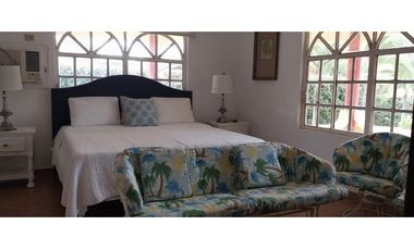 Se Vende amplia residencia a 50 metros de distancia de Playa Coronado