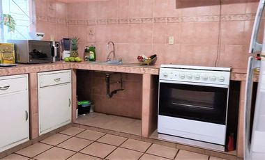 Inmueble / Casa con Local Comercial, sobre Av. 16 de Septiembre