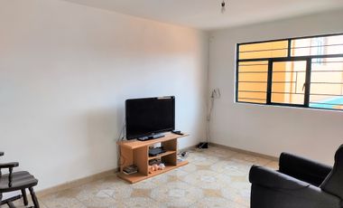 Inmueble / Casa con Local Comercial, sobre Av. 16 de Septiembre