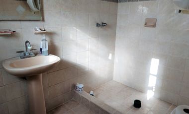 Inmueble / Casa con Local Comercial, sobre Av. 16 de Septiembre