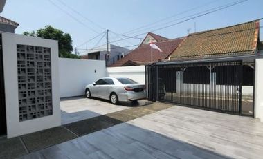 DIJUAL RUMAH MODERN BRAND NEW di Jl BENDA / KEBAYORAN BARU, JAKSEL