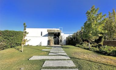 Casa en venta de 5 dorm. en Colina